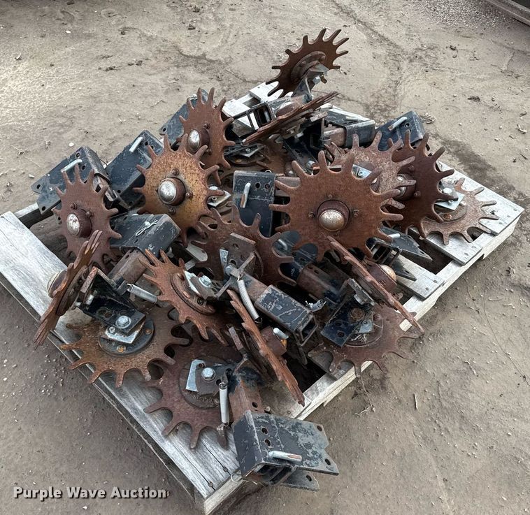 image for item EQ4947 (12) planter row cleaners