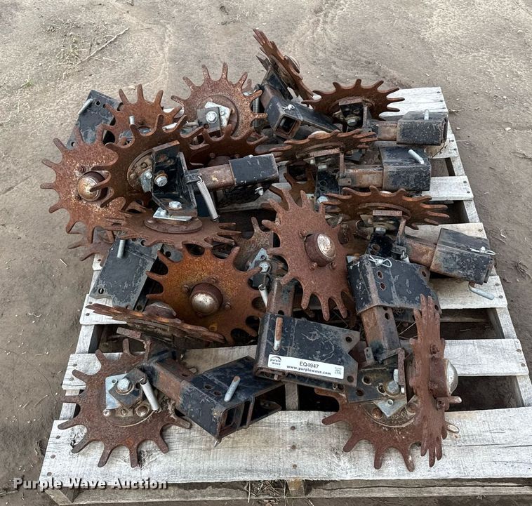 image for item EQ4947 (12) planter row cleaners