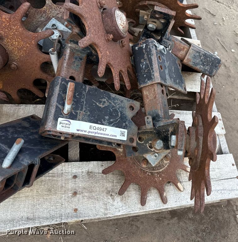 image for item EQ4947 (12) planter row cleaners