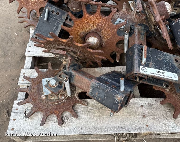 image for item EQ4947 (12) planter row cleaners