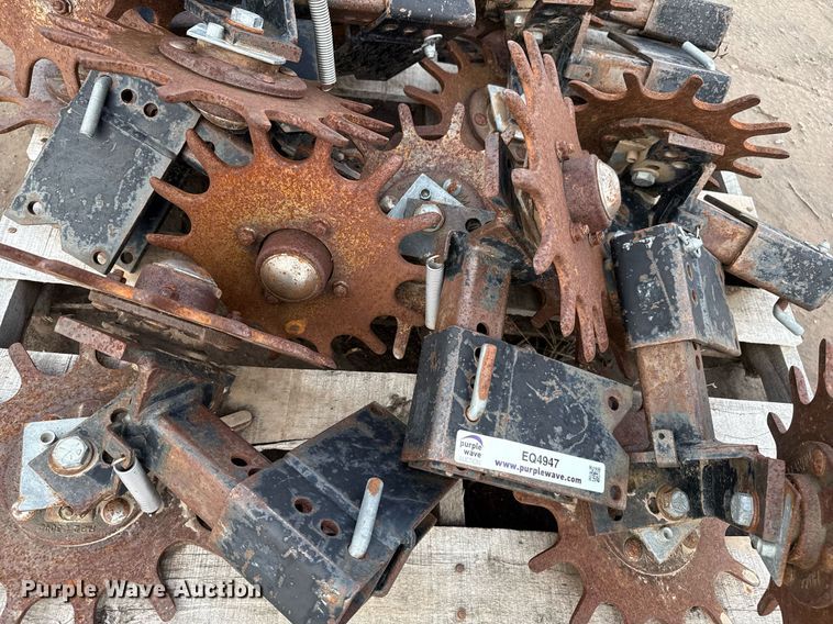 image for item EQ4947 (12) planter row cleaners