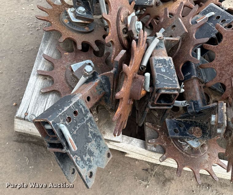 image for item EQ4947 (12) planter row cleaners