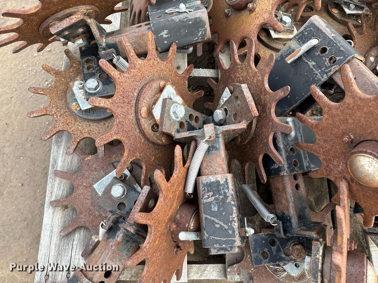 image for item EQ4947 (12) planter row cleaners