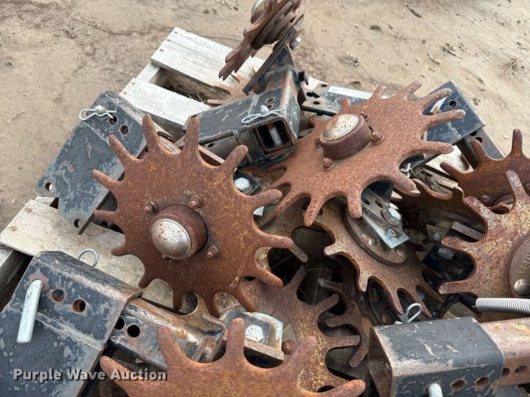 image for item EQ4947 (12) planter row cleaners