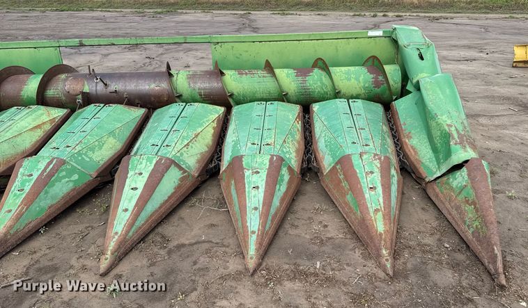 image for item EQ4950 John Deere 853 all-crop head