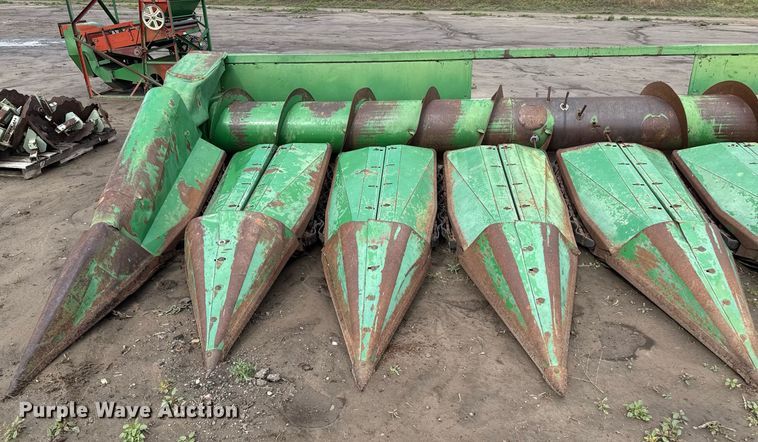 image for item EQ4950 John Deere 853 all-crop head