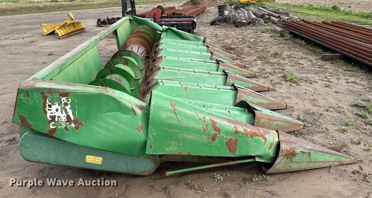 image for item EQ4950 John Deere 853 all-crop head