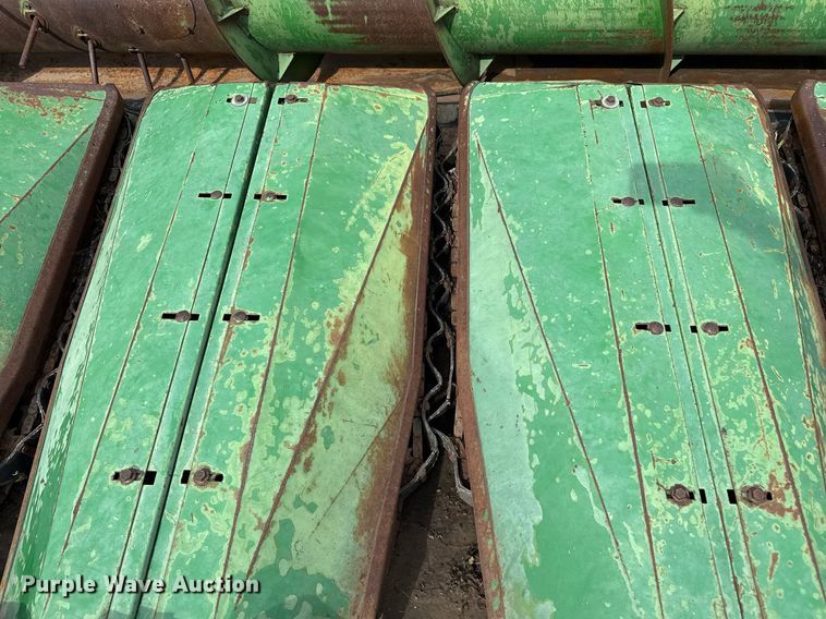 image for item EQ4950 John Deere 853 all-crop head