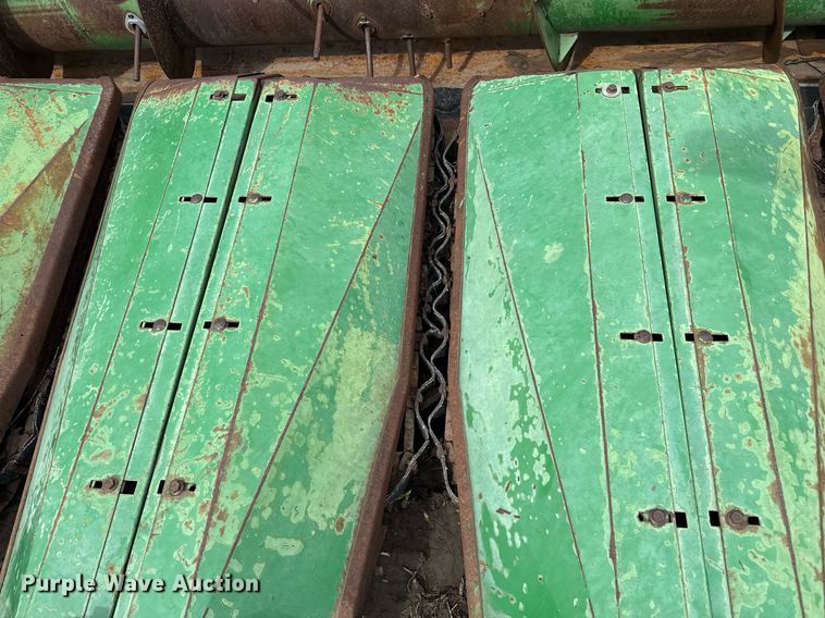 image for item EQ4950 John Deere 853 all-crop head