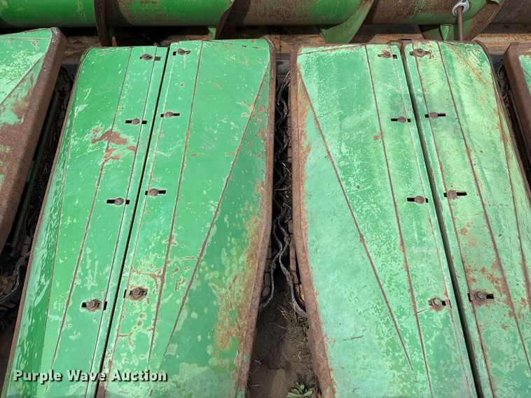 image for item EQ4950 John Deere 853 all-crop head