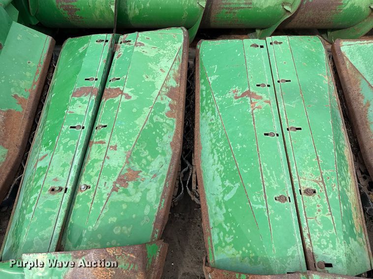 image for item EQ4950 John Deere 853 all-crop head