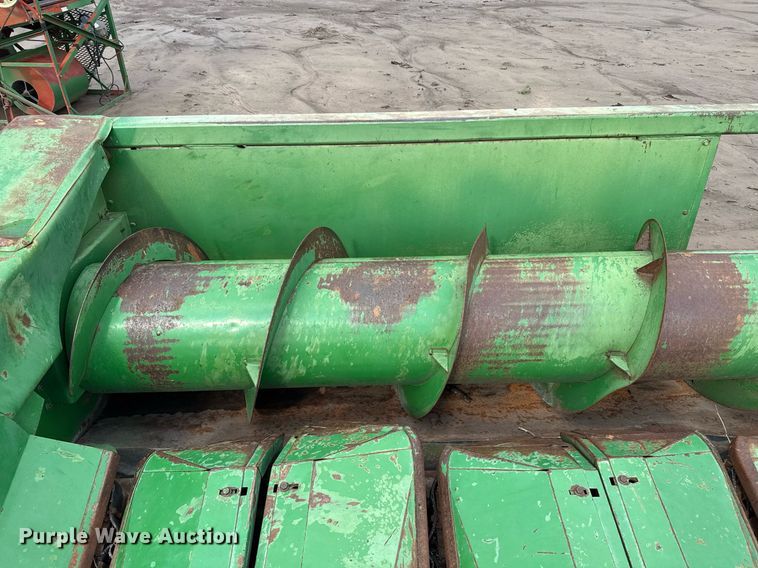 image for item EQ4950 John Deere 853 all-crop head