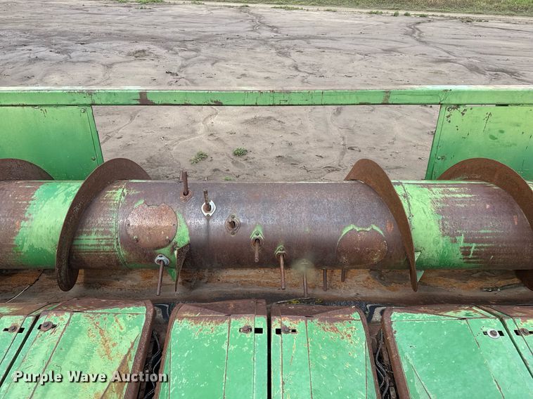 image for item EQ4950 John Deere 853 all-crop head