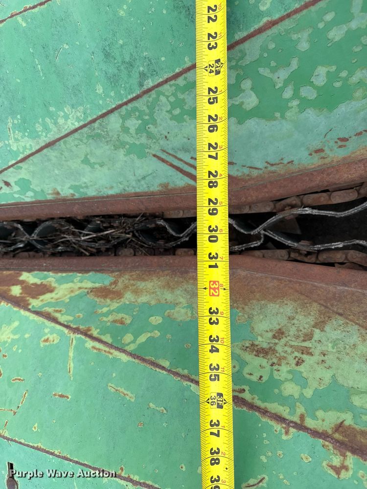 image for item EQ4950 John Deere 853 all-crop head