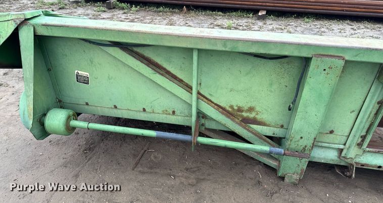 image for item EQ4950 John Deere 853 all-crop head