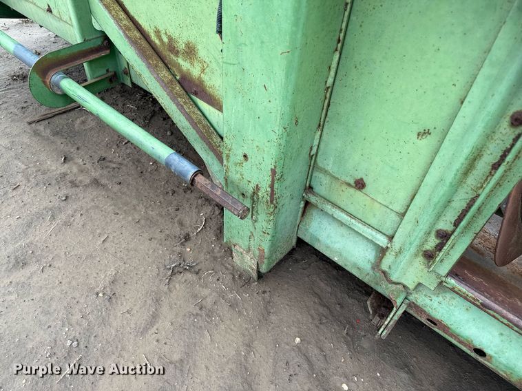 image for item EQ4950 John Deere 853 all-crop head