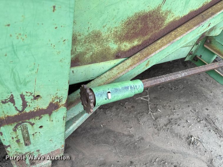 image for item EQ4950 John Deere 853 all-crop head