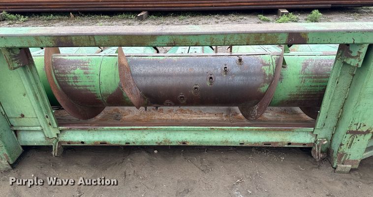 image for item EQ4950 John Deere 853 all-crop head