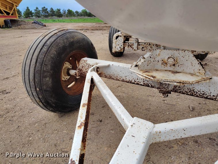 image for item IP9613 1979 Trinity NH3 tank trailer