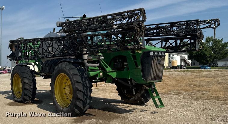 image for item YA0605 2010 John Deere 4930 sprayer