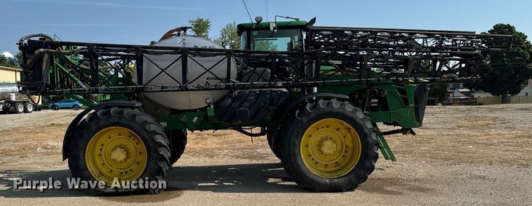 image for item YA0605 2010 John Deere 4930 sprayer