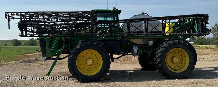 image for item YA0605 2010 John Deere 4930 sprayer