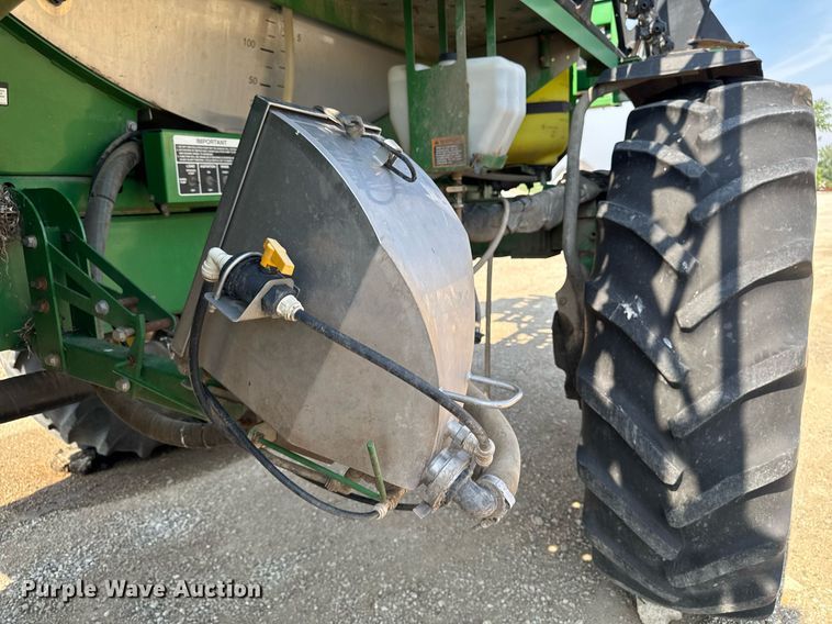 image for item YA0605 2010 John Deere 4930 sprayer
