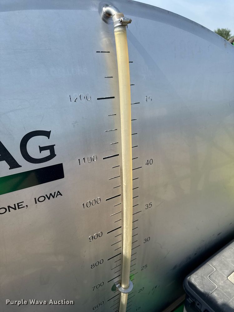 image for item YA0605 2010 John Deere 4930 sprayer