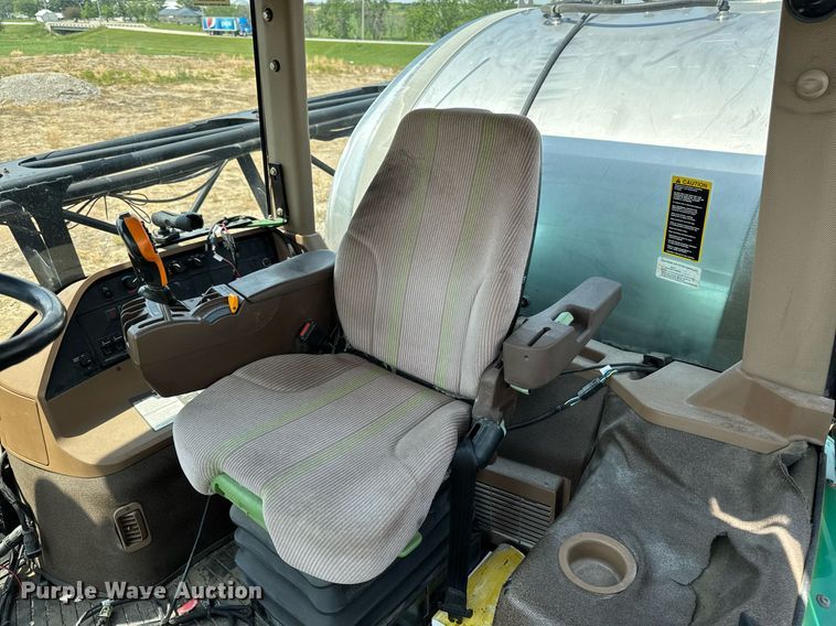 image for item YA0605 2010 John Deere 4930 sprayer