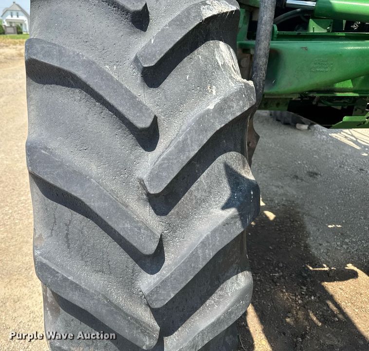 image for item YA0605 2010 John Deere 4930 sprayer