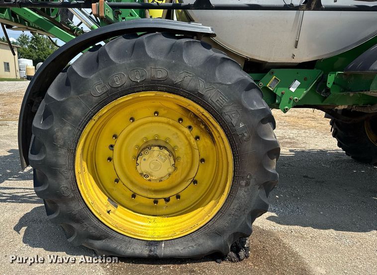 image for item YA0605 2010 John Deere 4930 sprayer