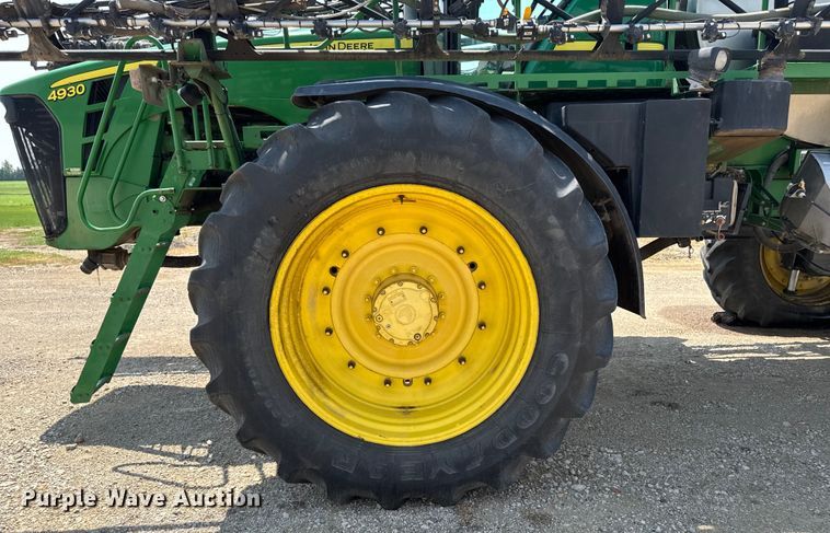 image for item YA0605 2010 John Deere 4930 sprayer