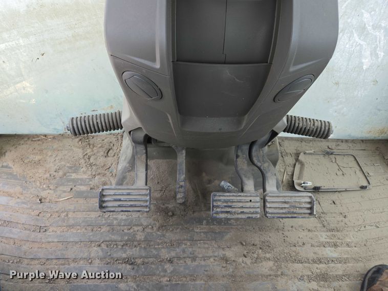 image for item YA0620 2023 John Deere  8RX 340 MFWD tractor