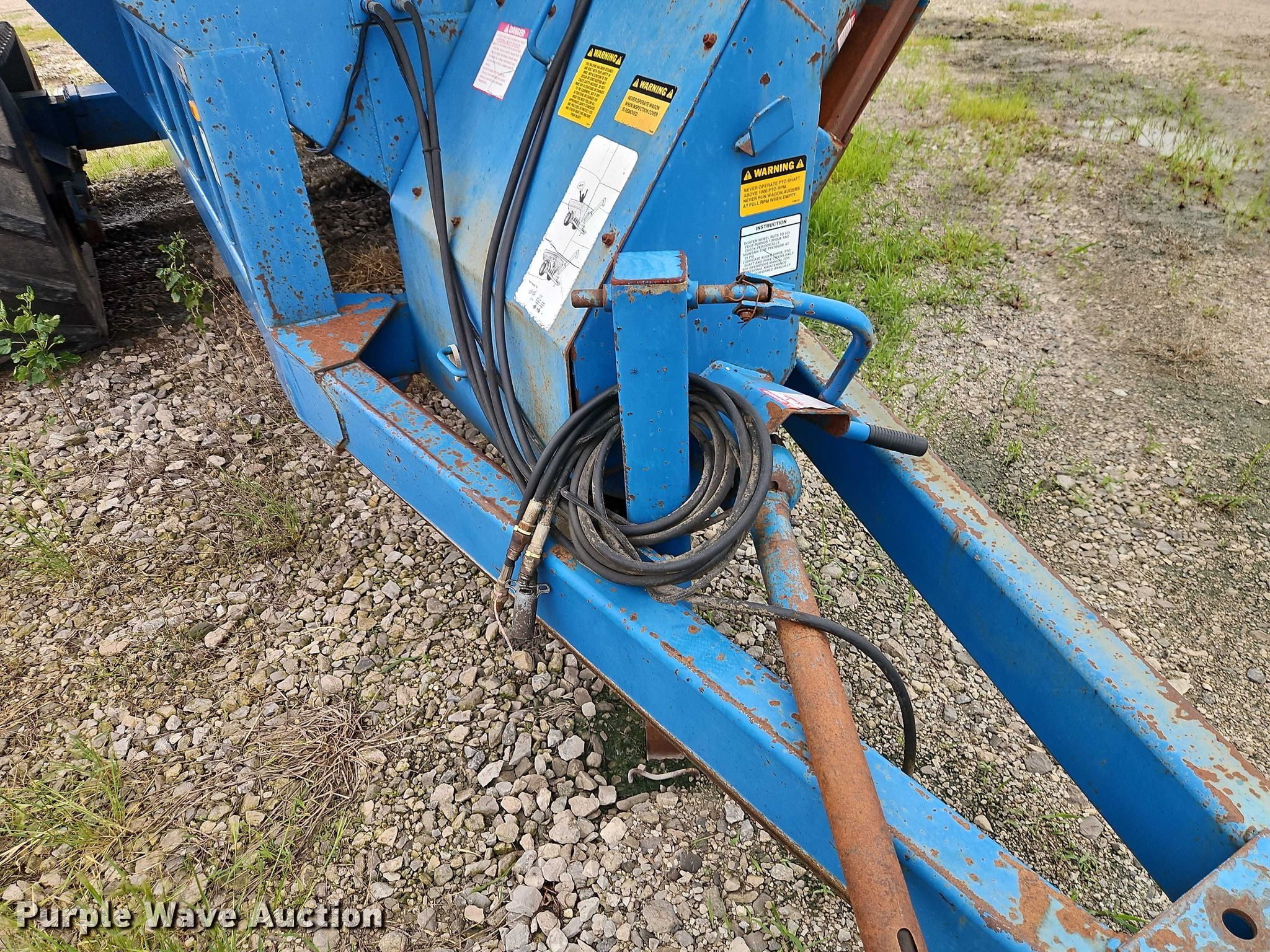 Kinze 840 AW grain cart in Ottawa, KS | Item EB8111 for sale