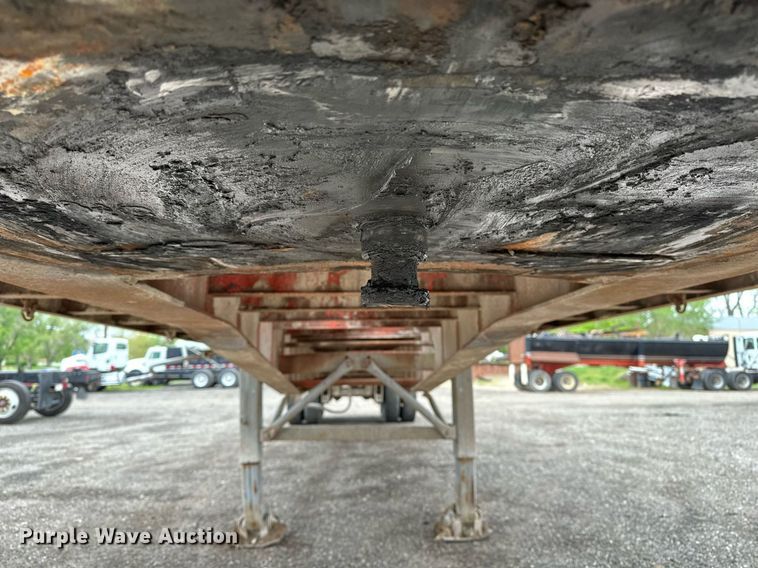 image for item DF8488 1982 Hobbs flatbed trailer