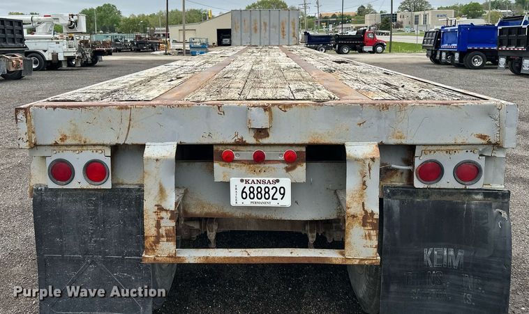 image for item DF8488 1982 Hobbs flatbed trailer