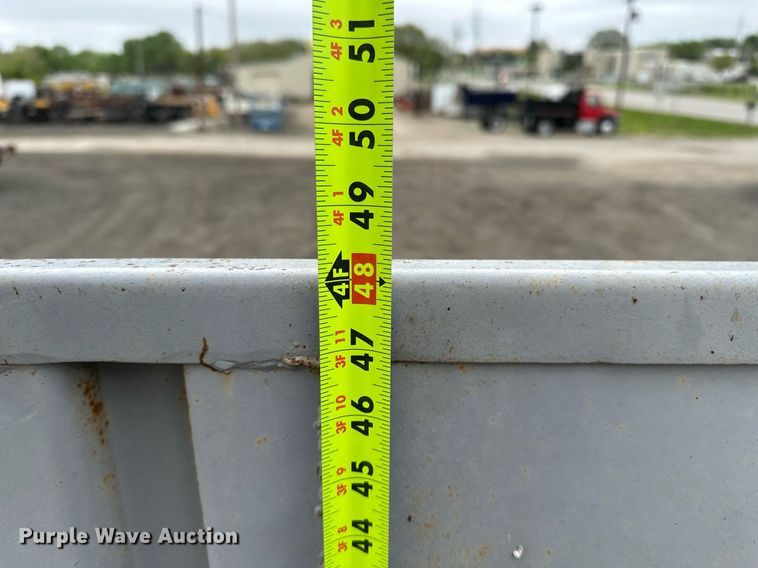 image for item DF8488 1982 Hobbs flatbed trailer