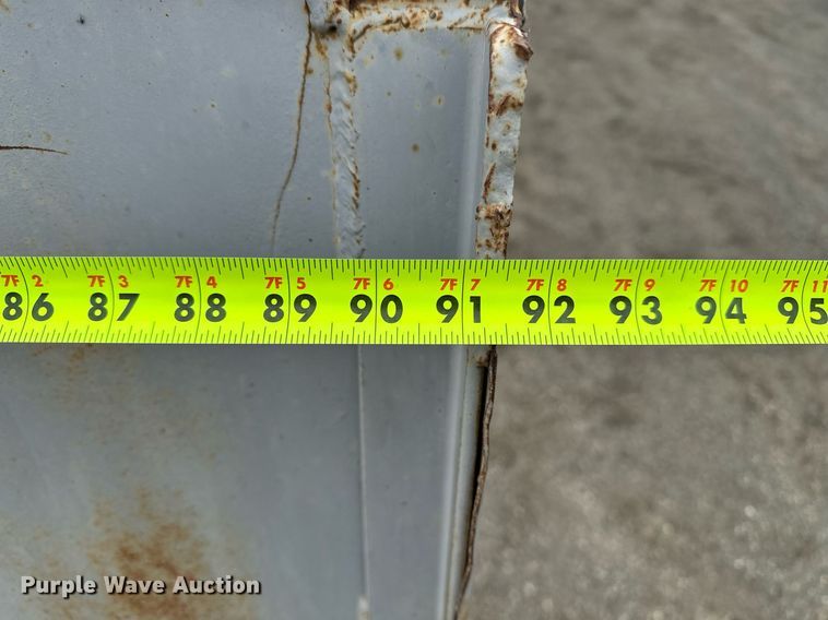 image for item DF8488 1982 Hobbs flatbed trailer