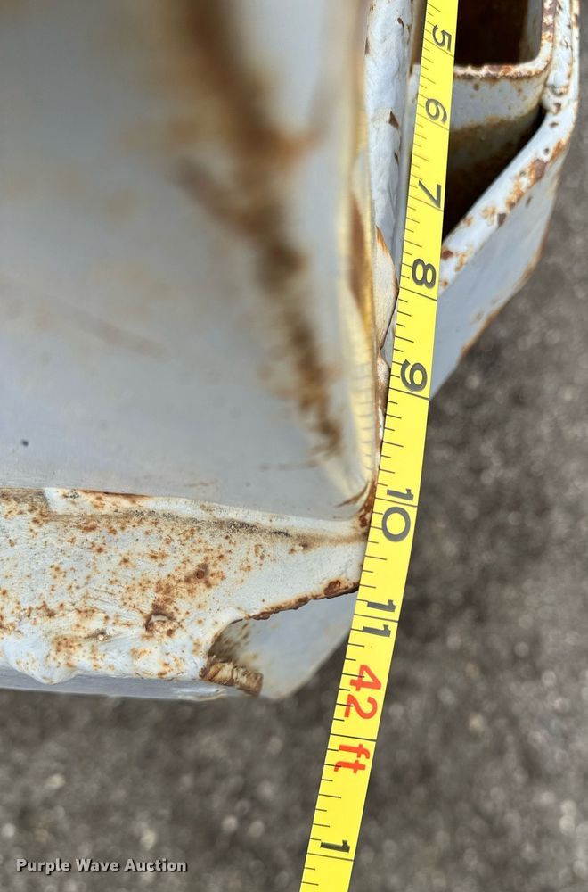 image for item DF8488 1982 Hobbs flatbed trailer