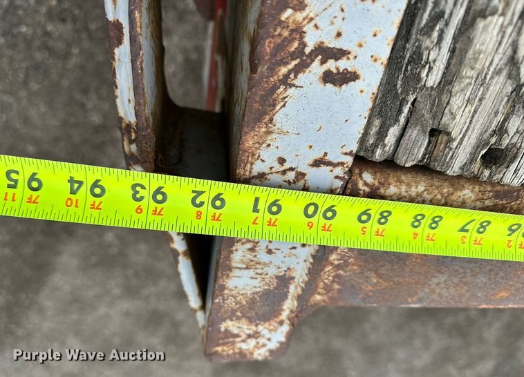 image for item DF8488 1982 Hobbs flatbed trailer