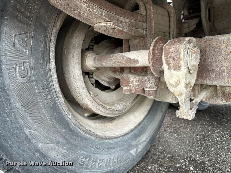 image for item DF8488 1982 Hobbs flatbed trailer