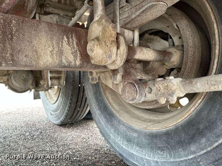 image for item DF8488 1982 Hobbs flatbed trailer