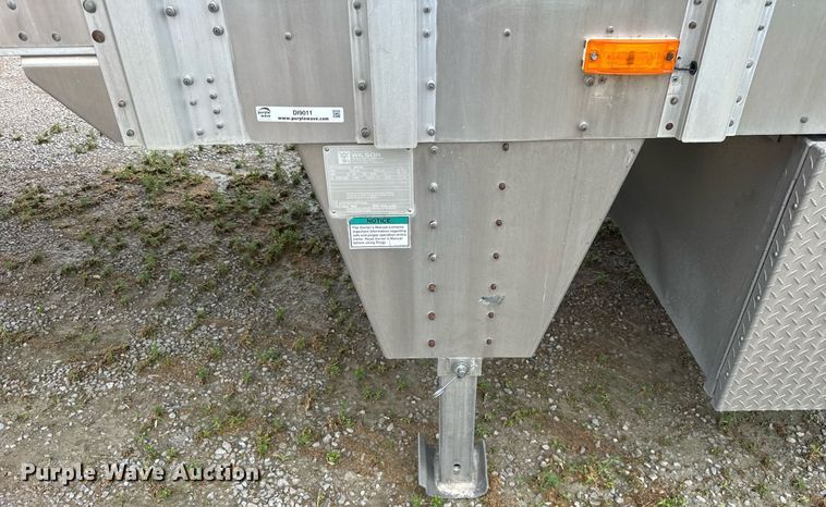 image for item DI9011 2006 Wilson PSADL-400P livestock trailer