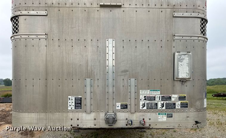 image for item DI9011 2006 Wilson PSADL-400P livestock trailer