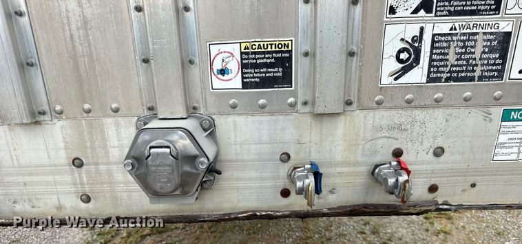 image for item DI9011 2006 Wilson PSADL-400P livestock trailer