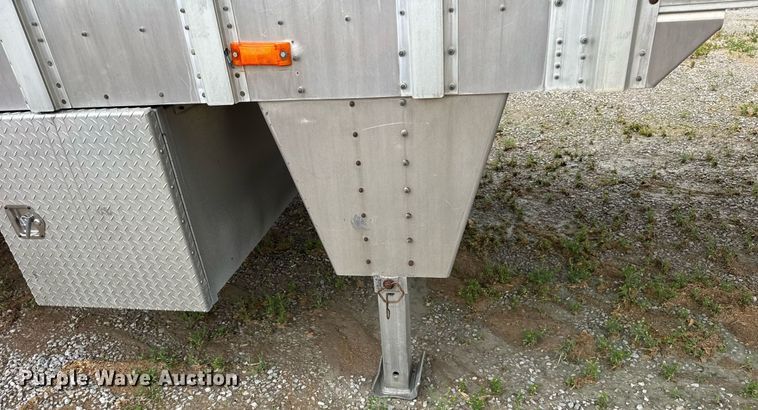 image for item DI9011 2006 Wilson PSADL-400P livestock trailer