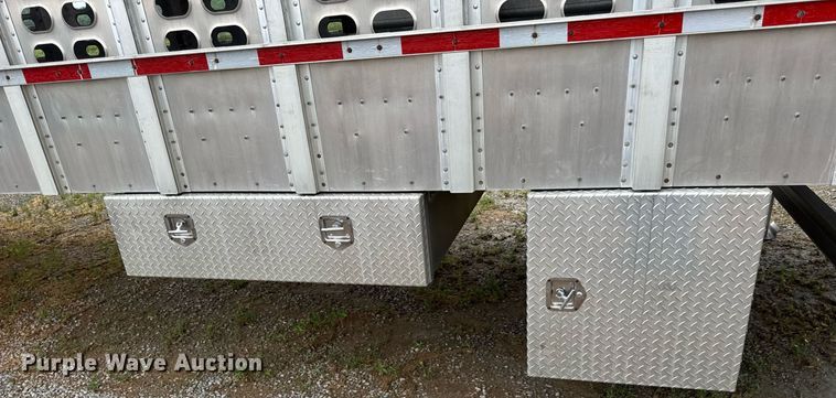 image for item DI9011 2006 Wilson PSADL-400P livestock trailer