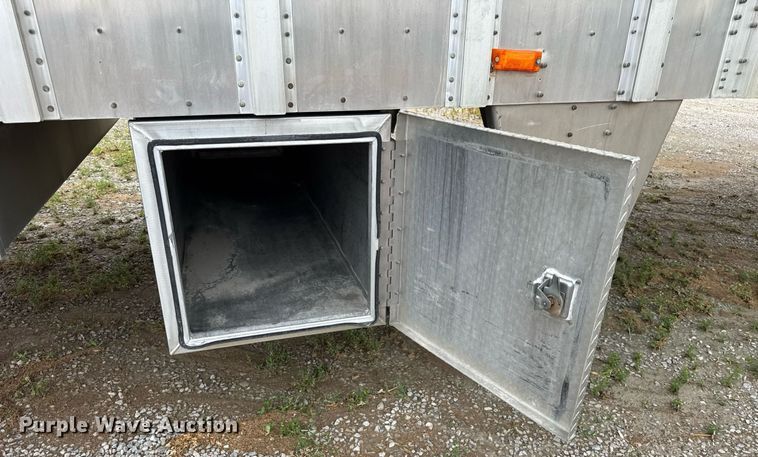 image for item DI9011 2006 Wilson PSADL-400P livestock trailer