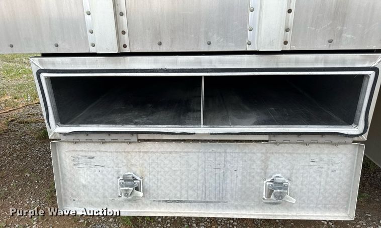 image for item DI9011 2006 Wilson PSADL-400P livestock trailer