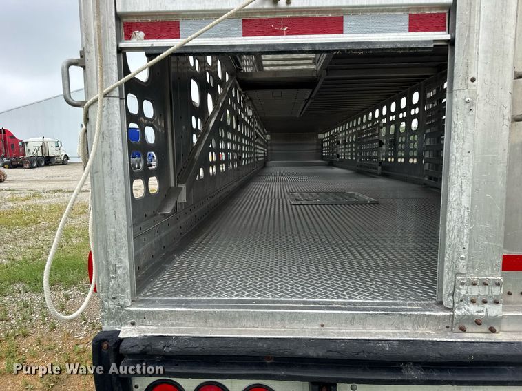 image for item DI9011 2006 Wilson PSADL-400P livestock trailer
